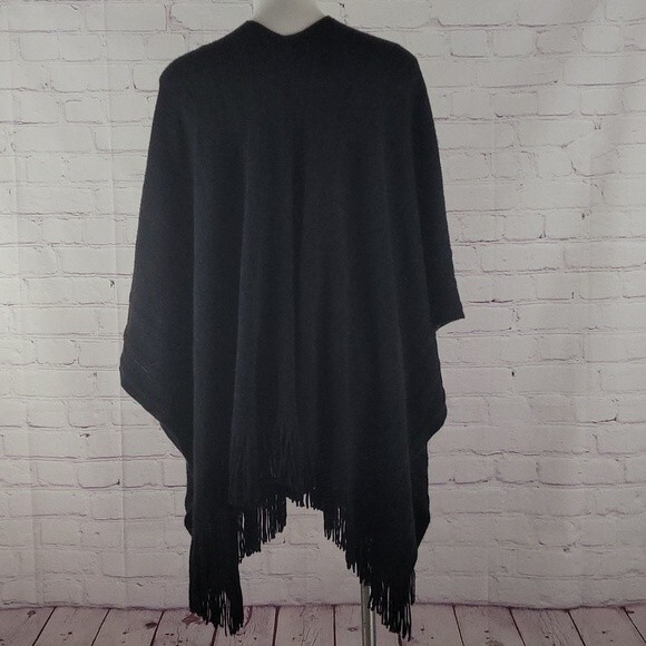 Collectioneighteen women's shawl/wrap black knit with fringe. One Size. - Picture 2 of 6